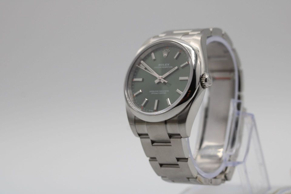 Rolex Oyster Perpetual 114200 Image 2